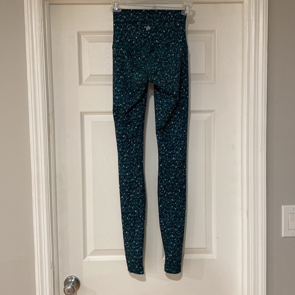 Lululemon Wunder Under Leggings - Picture 9 of 14